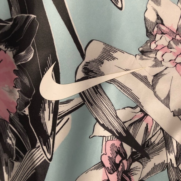 Nike Cropped Windrunner - Picture 3 of 4